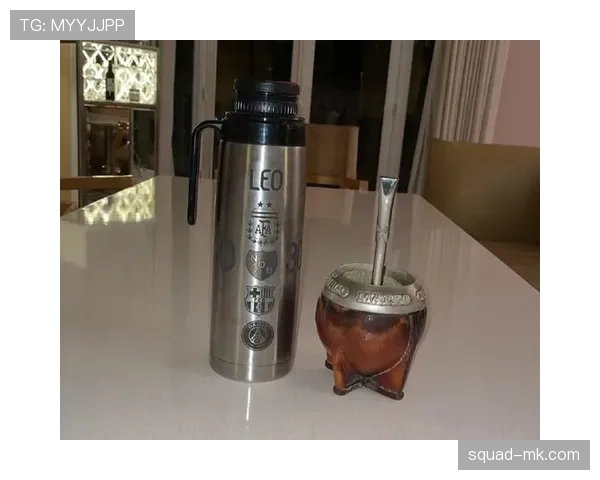 梅西连喝水都比咱平时贵,家里一个水杯都得上千? 梅西连喝水都比咱平时贵,家里一个水杯都得上千?